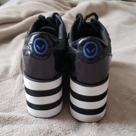 YRU Krazii black holographic platform sneakers - Picture 5 of 6